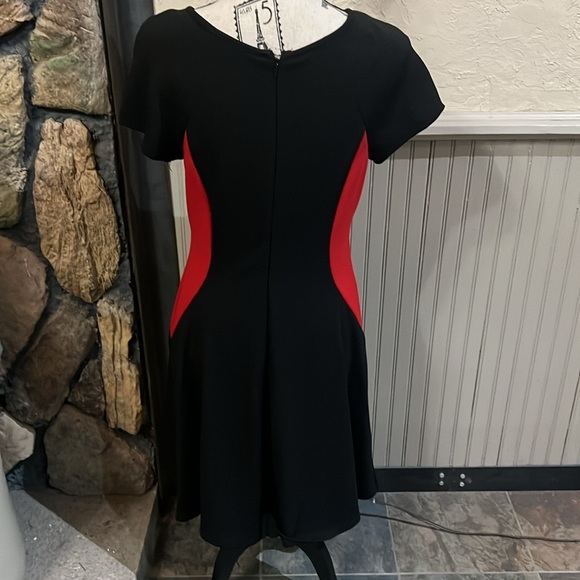 Studio One Dress - Picture 3 of 5